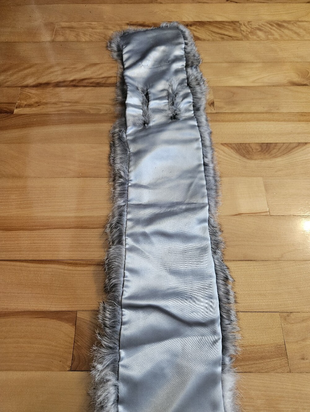 Exquisitely Soft Silver-Grey Real Fur Scarf Approx 38" Long x 5.5" Wide - Picture 15 of 16